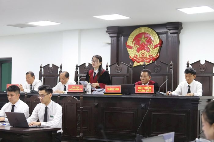 Hội đồng xét xử vụ án.