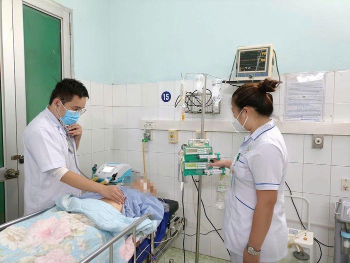 Bệnh nhân vào cấp cứu tại Bệnh viện Đa khoa tỉnh Tuyên Quang. Ảnh: BVCC