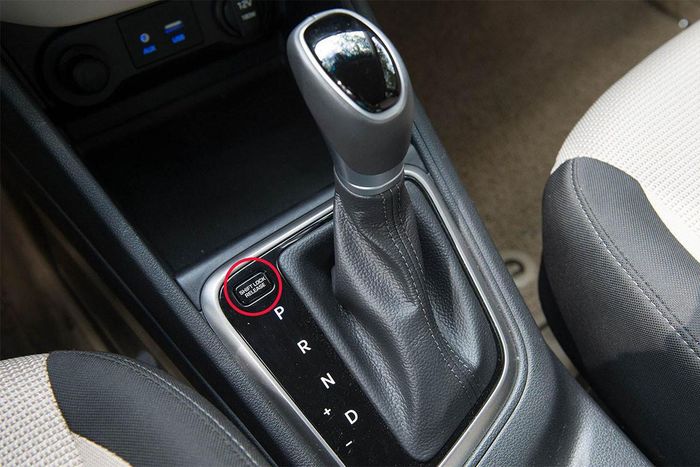 Hiểu rõ "Shift Lock" – Nâng cao an toàn khi lái xe