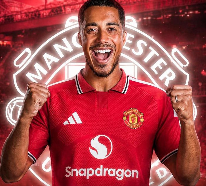 Sau Youri Tielemans, Carrick dự kiến bổ sung thêm 2 bản hợp đồng nữa, cho tuyến giữa và hàng thủ. Ảnh: Fabrizio Romano