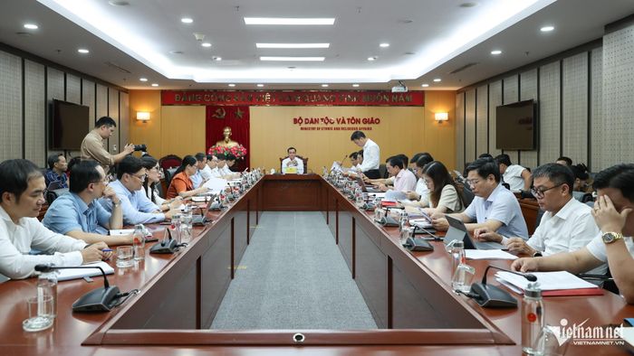 Hội nghị đánh giá kết quả công tác chỉ đạo điều hành tháng 7, đồng thời triển khai 8 nhóm nhiệm vụ trọng tâm công tác tháng 8/2026. Ảnh: Lê Anh Dũng