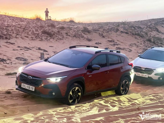 Lái xe trên cát ven biển đòi hỏi nhiều kỹ năng và kinh nghiệm khác với các địa hình thông thường. Ảnh: Hoàng Hiệp