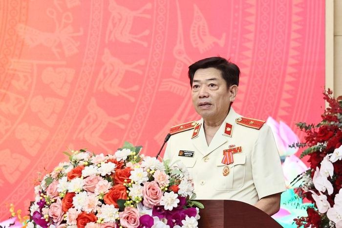 Đồng chí Nguyễn Văn Dũng, Phó Viện trưởng VKSND TP Hà Nội phát biểu đáp từ tại buổi gặp mặt.