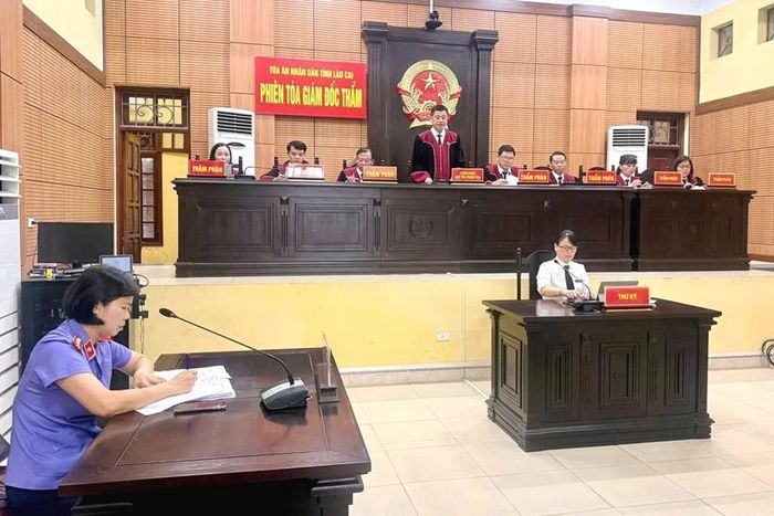  Quang cảnh phiên tòa giám đốc thẩm.