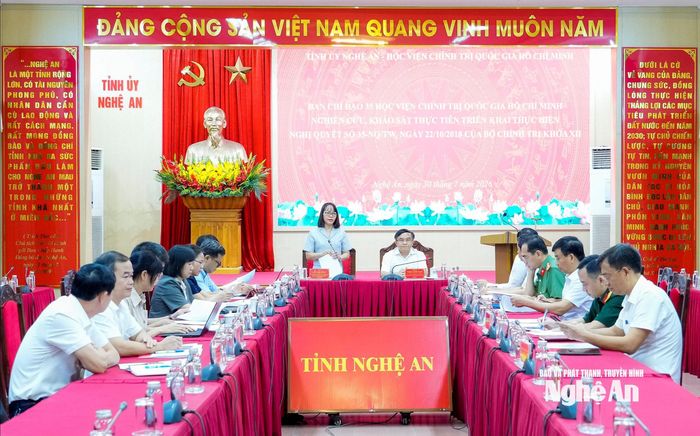 Đoàn công tác Ban Chỉ đạo 35 Học viện Chính trị Quốc gia Hồ Chí Minh nghiên cứu, khảo sát thực tiễn triển khai thực hiện Nghị quyết 35 tại tỉnh Nghệ An. Ảnh: Phạm Bằng