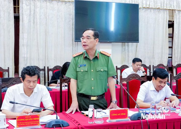 Đại tá Phạm Hữu Trường - Phó Giám đốc Công an tỉnh phát biểu tại buổi làm việc. Ảnh: Phạm Bằng