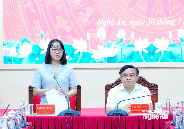 TS. Lê Thị Chiên - Phó Vụ trưởng Vụ Quản lý khoa học, Chánh Văn phòng Ban Chỉ đạo 35 Học viện Chính trị Quốc gia Hồ Chí Minh phát biểu tại buổi làm việc. Ảnh: Phạm Bằng