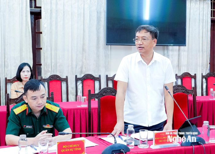Đồng chí Trần Hữu Nghĩa - Phó Giám đốc Báo và phát thanh, truyền hình Nghệ An phát biểu tại buổi làm việc. Ảnh: Phạm Bằng