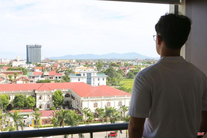 Một góc phường Thành Sen nhìn từ cửa sổ tầng 6 Khách sạn Ngân Hà.