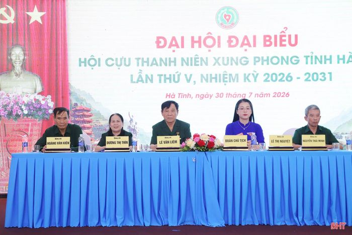 Đoàn Chủ tịch điều hành đại hội.