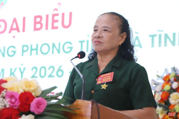 Chủ tịch Hội Cựu TNXP xã Kỳ Anh Trần Thị Phận chia sẻ kinh nghiệm triển khai chương trình nghĩa tình đồng đội.