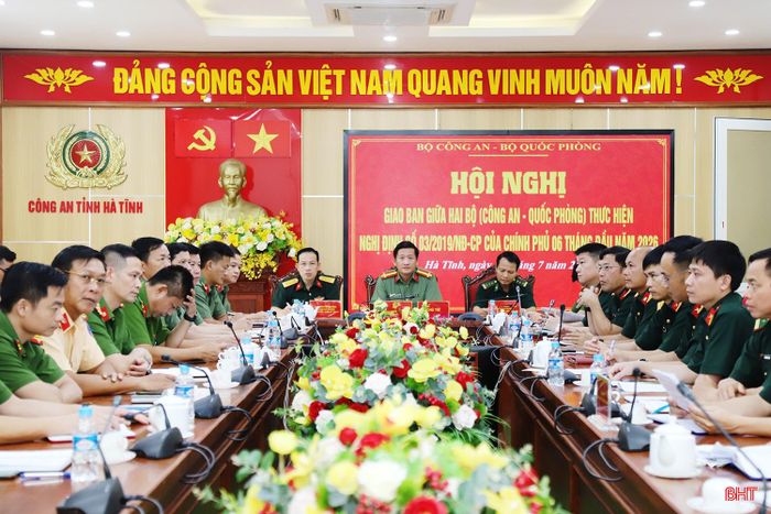 Lãnh đạo Công an tỉnh, Bộ CHQS tỉnh chủ trì điểm cầu Hà Tĩnh.