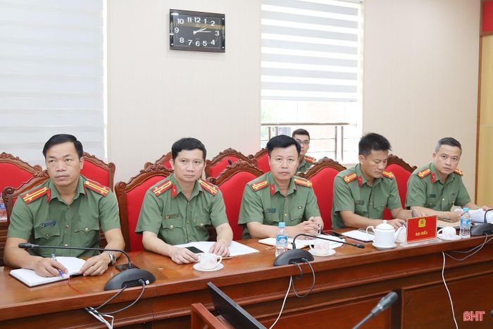 Các đại biểu tham dự hội nghị...