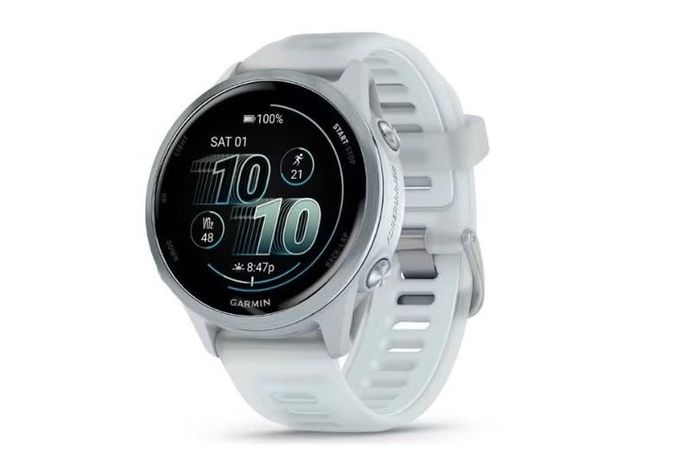 Garmin Forerunner 570 có kiểu dáng thể thao gọn gàng, phù hợp với người ưu tiên cảm giác đeo ổn định khi vận động.