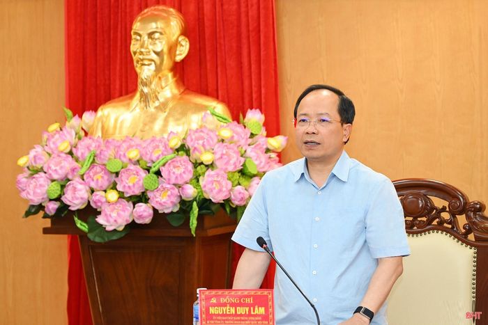 Đồng chí Nguyễn Duy Lâm - Bí thư Tỉnh ủy, Trưởng đoàn ĐBQH tỉnh kết luận hội nghị.