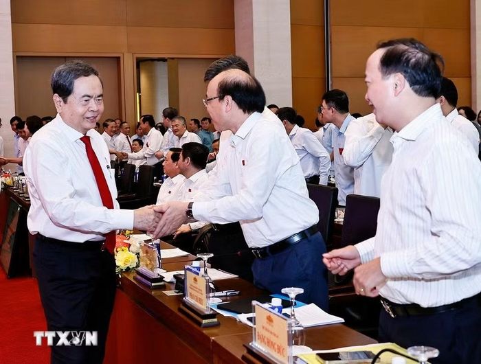 Chủ tịch Quốc hội Trần Thanh Mẫn với đại biểu dự Diễn đàn của Quốc hội về hoạt động giám sát. (Ảnh: Doãn Tấn/TTXVN)