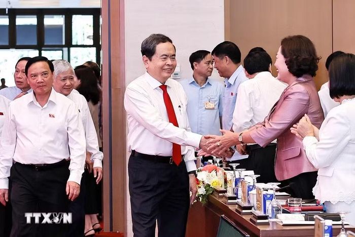 Chủ tịch Quốc hội Trần Thanh Mẫn với đại biểu dự Diễn đàn của Quốc hội về hoạt động giám sát. (Ảnh: Doãn Tấn/TTXVN)