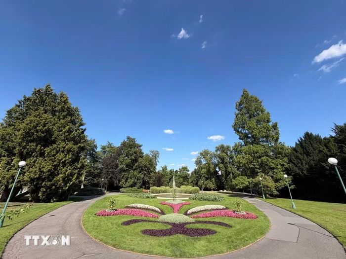 Khu vườn Hoàng gia (Královská zahrada) nằm ở phía Bắc Quần thể lâu đài Prague. (Ảnh: Trần Hòa/TTXVN)