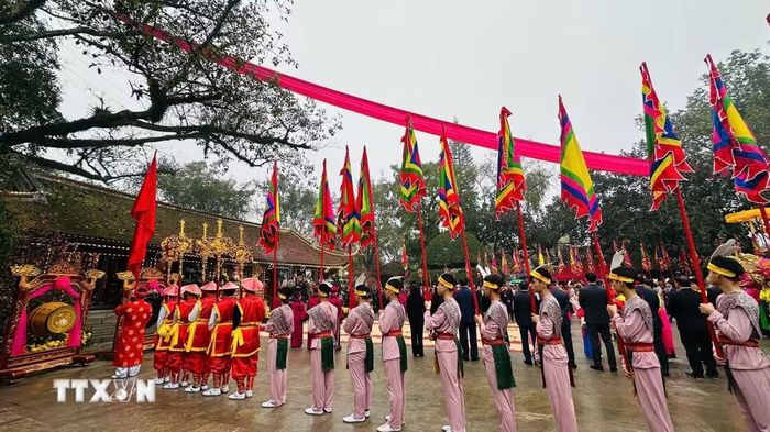 Lễ dâng hương tưởng niệm Tổ Mẫu Âu Cơ. (Ảnh: Nguyễn Thảo/TTXVN)