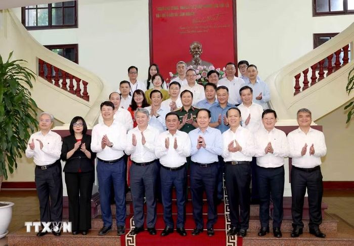 Thường trực Ban Bí thư Trần Cẩm Tú cùng các đại biểu dự buổi làm việc. (Ảnh: Phương Hoa/TTXVN)