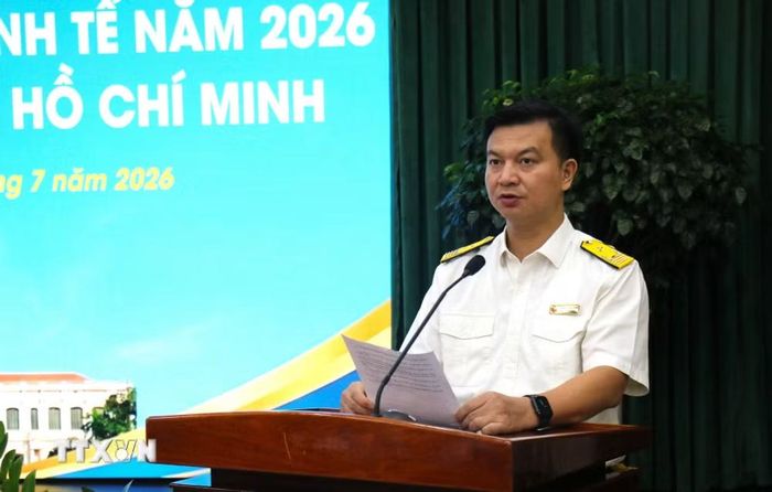 Đại diện Thuế Thành phố Hồ Chí Minh báo cáo tham luận. (Ảnh: Liên Sơn/TTXVN)