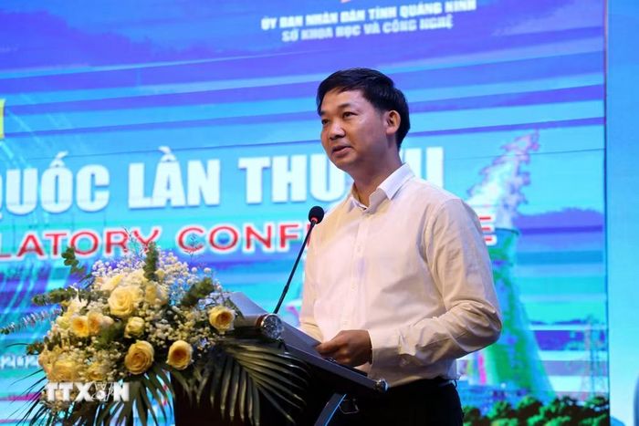 Phó Chủ tịch Ủy ban nhân dân tỉnh Quảng Ninh Nguyễn Văn Công phát biểu tại Hội nghị. (Ảnh: Đức Hiếu/TTXVN)