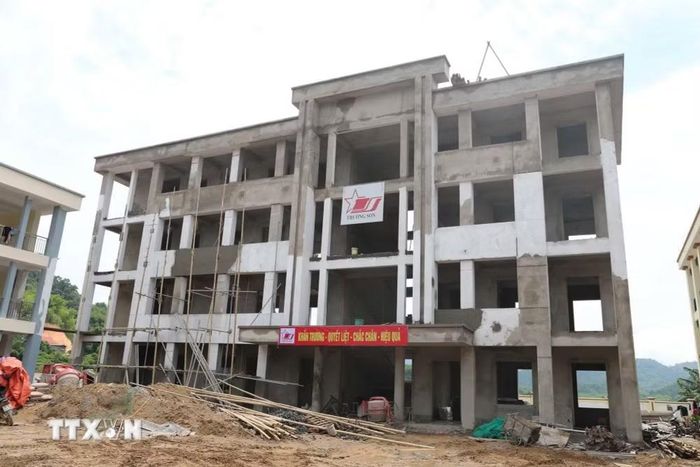 Các trường Nội trú liên cấp Tiểu học và Trung học cơ sở dự kiến sẽ hoàn thành trước năm học mới. (Ảnh: Nguyễn Nam/TTXVN)