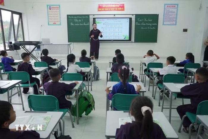 Một tiết học thử nghiệm tại Trường Phổ thông nội trú Tiểu học và THCS Trà Lĩnh. (Ảnh: Chu Hiệu/TTXVN)