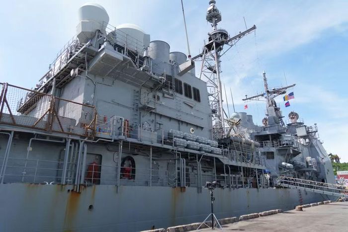 Cận cảnh tàu tuần dương hộ tống USS Robert Smalls (CG 62). (Ảnh: Thanh Phong/Vietnam+)