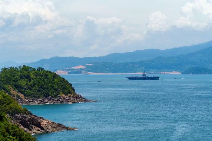 Đây là lần thứ tư Việt Nam đón tàu sân bay Hoa Kỳ đến thăm, sau các chuyến thăm vào năm 2018, 2020 và 2023. (Ảnh: Thanh Phong/Vietnam+)
