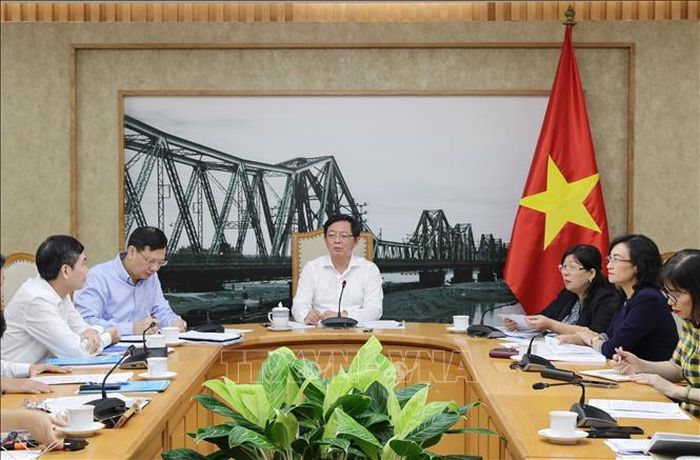 Phó Thủ tướng Hồ Quốc Dũng chủ trì cuộc họp giải quyết vướng mắc liên quan đến thu hồi đất của Tổng Công ty Giấy Việt Nam trên địa bàn tỉnh Phú Thọ. Ảnh: TTXVN phát