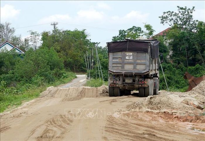 6 tháng đầu năm 2026, Công an tỉnh Nghệ An đã phát hiện và xử lý hơn 3.400 trường hợp xe quá khổ, quá tải, thu hơn 17 tỷ đồng tiền phạt.
