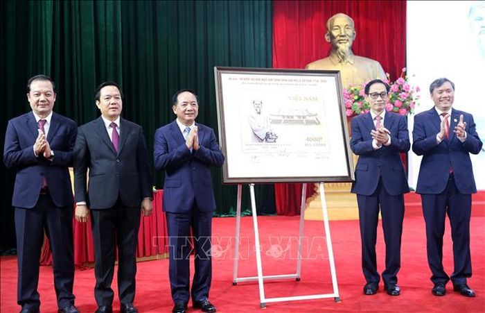 Phát hành bộ tem bưu chính Kỷ niệm 300 năm ngày sinh Danh nhân văn hóa Lê Quý Đôn (1726 - 2026). Ảnh: Thế Duyệt/TTXVN