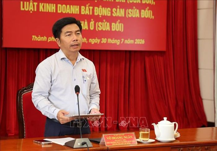 Ông Võ Hoàng Ngân, Phó Trưởng Đoàn đại biểu Quốc hội TP Hồ Chí Minh, chủ trì Hội nghị.