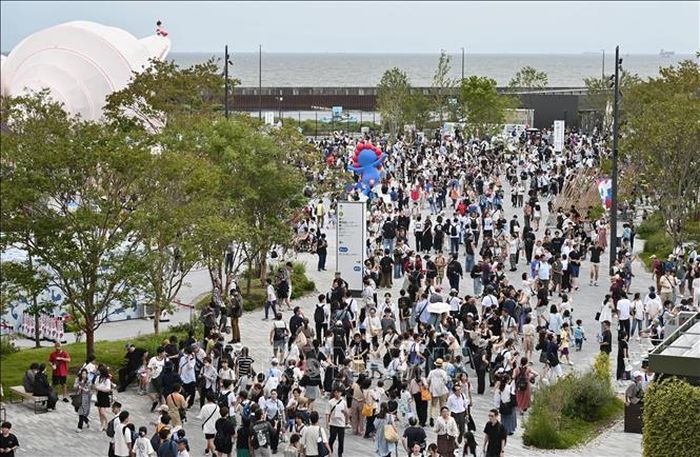 Khách tham quan tại Triển lãm quốc tế Osaka-Kansai ở Osaka, Nhật Bản. Ảnh: Kyodo/TTXVN