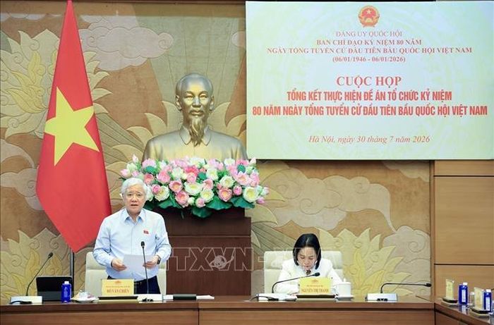 Phó Chủ tịch Thường trực Quốc hội Đỗ Văn Chiến chủ trì Hội nghị.