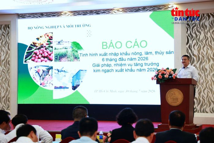 Ông Ngô Hồng Phong, Cục trưởng Cục Chất lượng, Chế biến và Phát triển thị trường, báo báo tình hình xuất nhập khẩu nông, lâm, thủy sản đầu năm 2026.