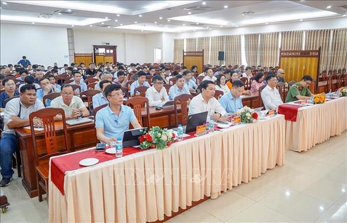 Các nhà báo, phóng viên, biên tập viên, cán bộ phụ trách chuyển đổi số báo chí dự lớp tập huấn. Ảnh: Thanh Liêm/TTXVN