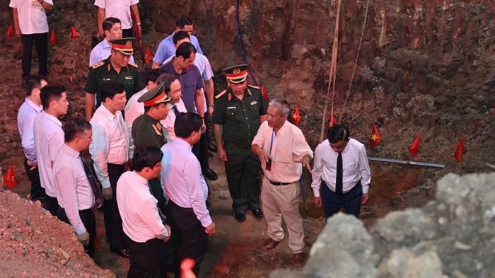 Công tác tìm kiếm và quy tập hài cốt liệt sĩ tại Công viên Lê Thị Riêng được thực hiện liên tục nhiều ngày qua.
