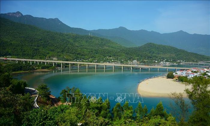 Vẻ đẹp hoang sơ, thanh bình cùng hệ sinh thái phong phú đã khiến nơi đây được ví như chốn bồng lai tiên cảnh.