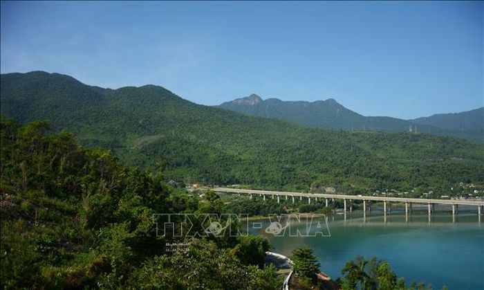 Vẻ đẹp hoang sơ, thanh bình cùng hệ sinh thái phong phú đã khiến nơi đây được ví như chốn bồng lai tiên cảnh.
