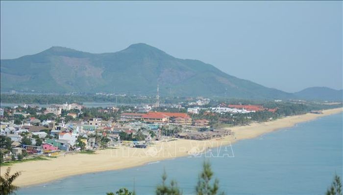 Vẻ đẹp hoang sơ, thanh bình cùng hệ sinh thái phong phú đã khiến nơi đây được ví như chốn bồng lai tiên cảnh.