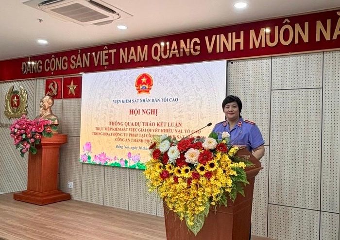 Tiến sĩ Mai Thị Nam, Ủy viên Ban Chấp hành Đảng bộ VKSND tối cao, Kiểm sát viên cao cấp, Vụ trưởng Vụ 12, Trưởng đoàn trực tiếp kiểm sát, phát biểu tại Hội nghị.