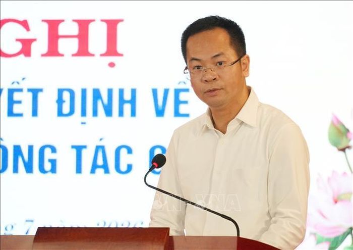 Đồng chí Trần Hải Hà, Giám đốc Sở Văn hóa, Thể thao và Du lịch tỉnh Điện Biên phát biểu giao nhiệm vụ cho các đồng chí nhận nhiệm vụ mới. Ảnh: Trung Kiên/TTXVN