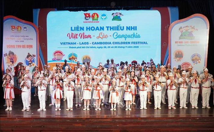 Tiết mục nhạc kèn do Đội Nghi lễ Nhà Thiếu nhi TP Hồ Chí Minh biểu diễn tại lễ bế mạc liên hoan thiếu nhi 3 nước Việt Nam - Lào - Campuchia.