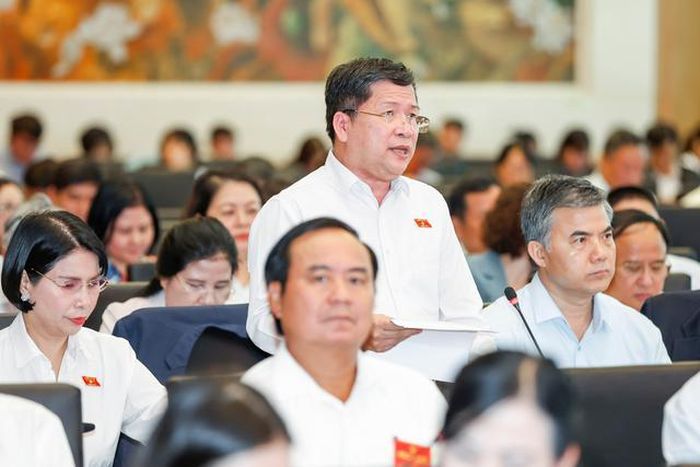 Ông Tạ Văn Hạ - Phó Chủ nhiệm Ủy ban Văn hóa và Xã hội (Ảnh: Văn phòng Quốc hội).