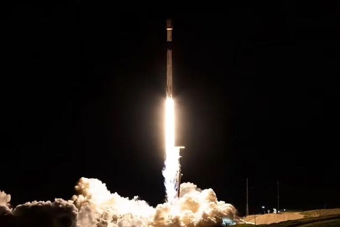 Tên lửa Falcon 9 được sử dụng trong nhiệm vụ đưa một vệ tinh do thám bí mật của Mỹ lên quỹ đạo. Ảnh: SpaceX.