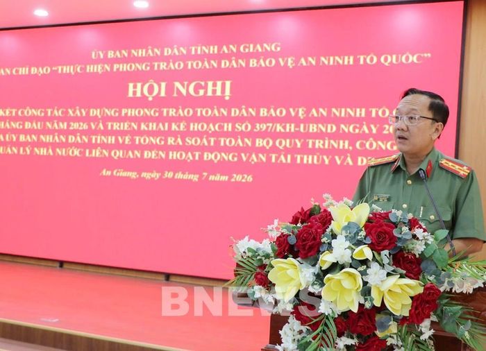 Đại tá Huỳnh Thanh Lâm, Phó Giám đốc Công an tỉnh An Giang phát biểu. Ảnh: Văn Sĩ-TTXVN