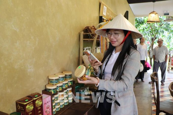 Các sản phẩm nông nghiệp được nhiều du khách ưa chuộng khi đến tham quan các khu du lịch. Ảnh: Hồng Thái-TTXVN