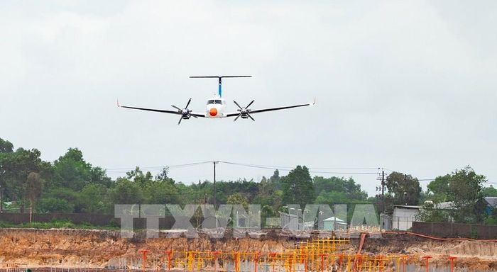 Bay hiệu chuẩn đường cất hạ cánh số 2. Ảnh: TTXVN phát 